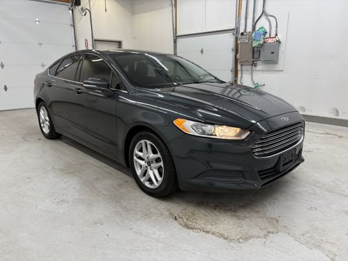 Used 2016 Ford Fusion SE FWD image 5