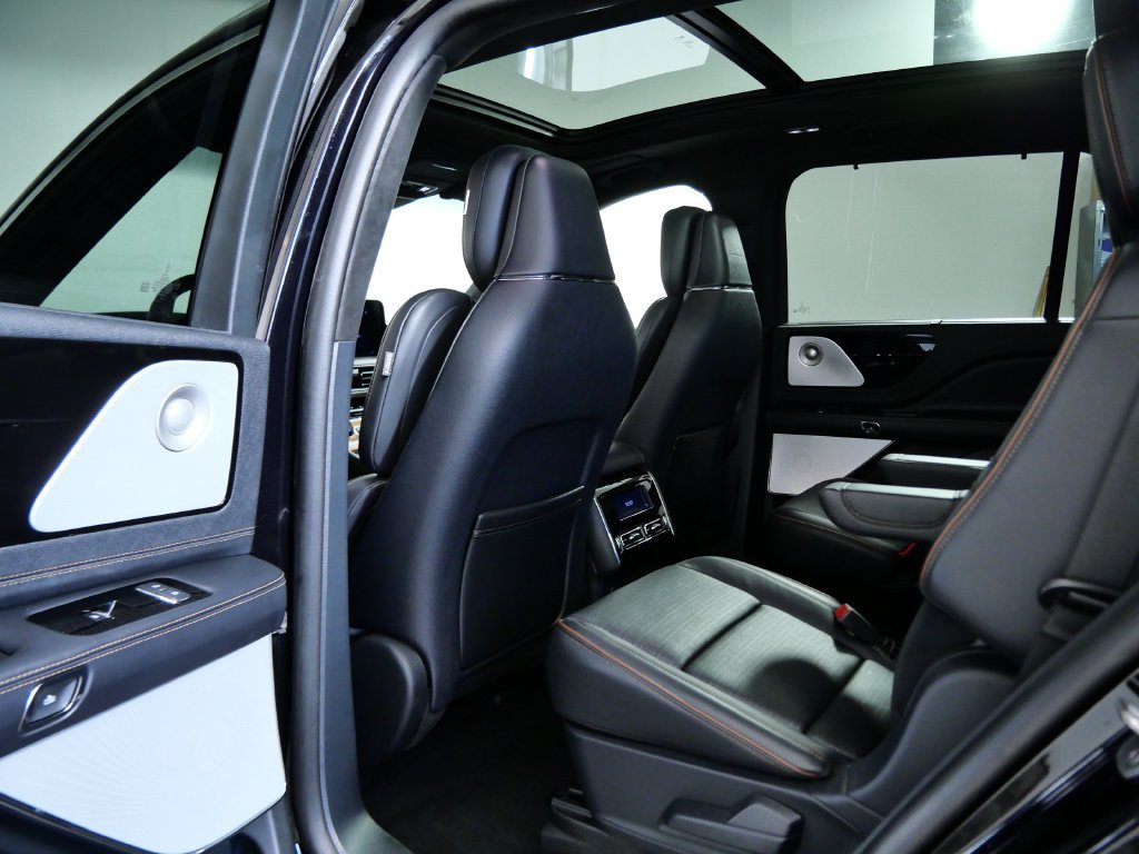 Certified 2025 Lincoln Aviator Black Label AWD/4WD image 13
