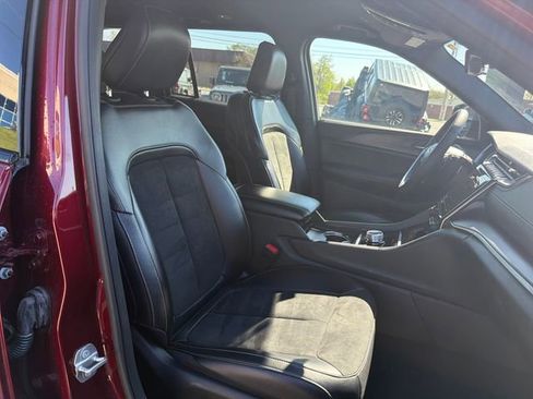 Used 2025 Jeep Grand Cherokee Altitude image 39