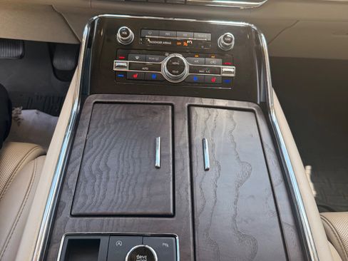 Used 2020 Lincoln Navigator Reserve w/ Luxury Package RWD image 18