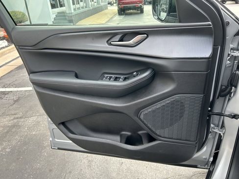 New 2025 Jeep Grand Cherokee 4WD image 18