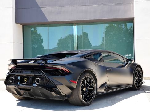 Used 2023 Lamborghini Huracan Tecnica RWD image 3
