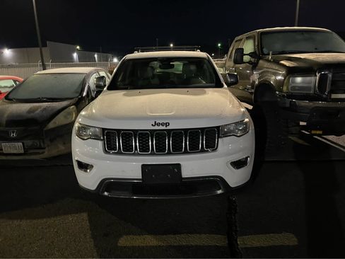 Used 2017 Jeep Grand Cherokee Limited image 2
