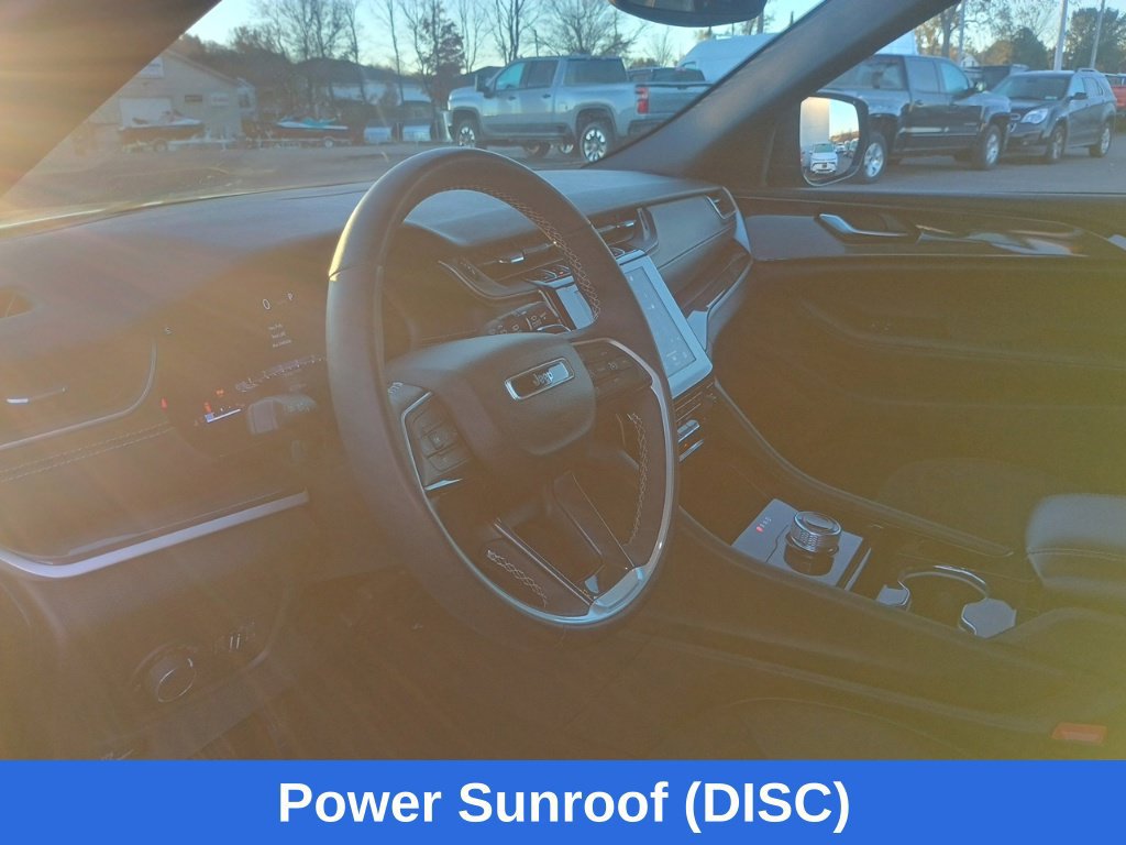 Used 2023 Jeep Grand Cherokee Altitude AWD/4WD image 13