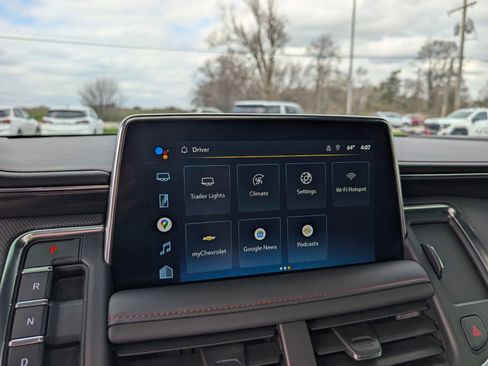 Used 2022 Chevrolet Suburban RST w/ Luxury Package image 18