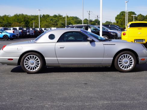 Used 2004 Ford Thunderbird image 29