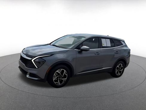 Used 2025 Kia Sportage LX image 8
