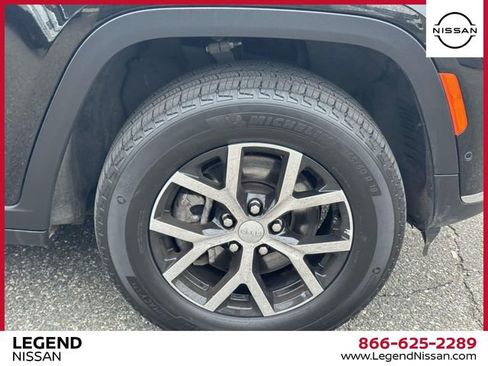 Used 2024 Jeep Grand Cherokee L Limited w/ Luxury Tech Group II image 9