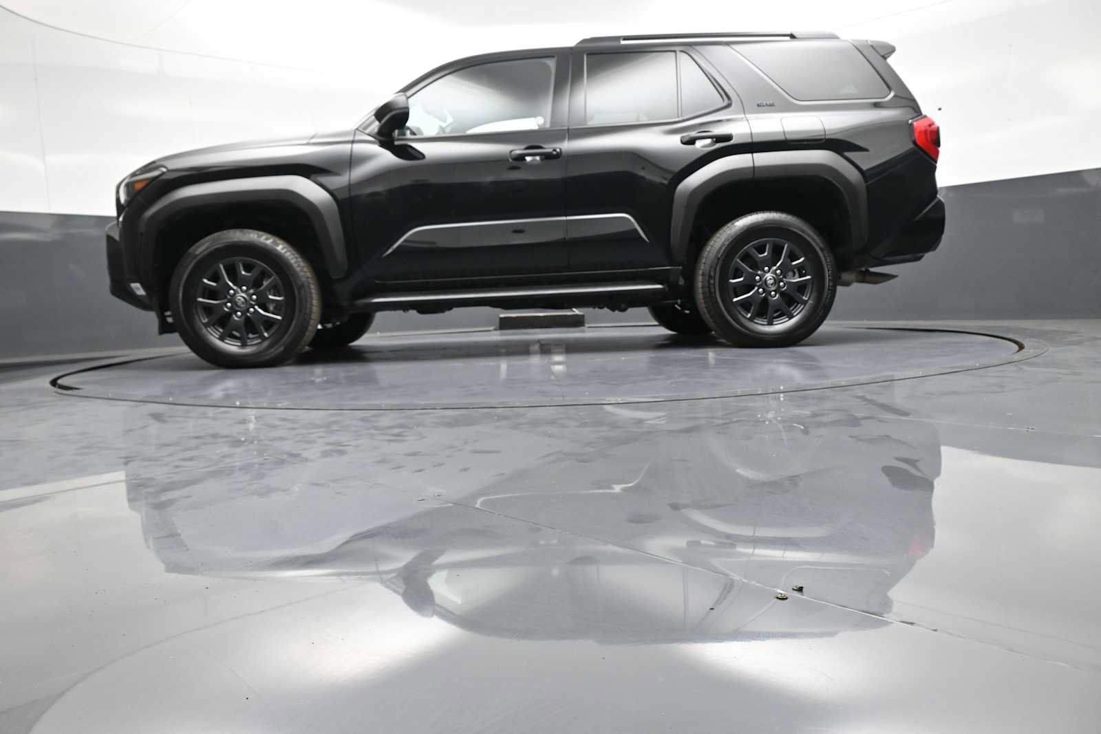 Used 2025 Toyota 4Runner SR5 AWD/4WD image 32