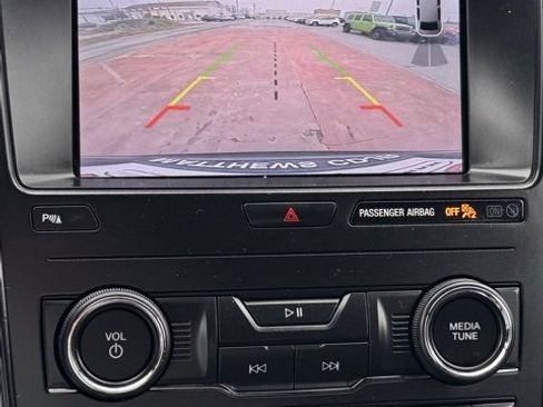 Used 2019 Ford Explorer XLT w/ XLT Sport Appearance Package image 19