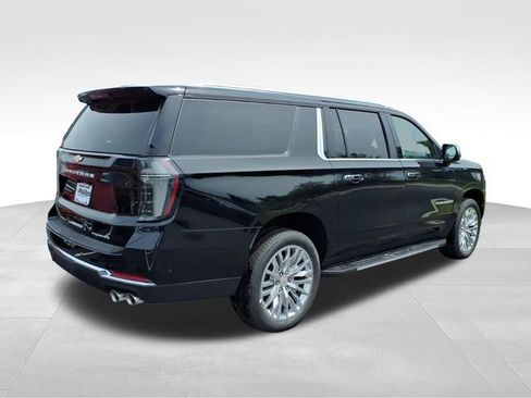New 2026 Chevrolet Suburban Premier w/ Sun And Tow Package AWD/4WD image 3