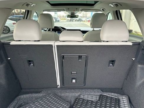Certified 2025 Volkswagen Taos SE w/ Panoramic Sunroof Package image 21
