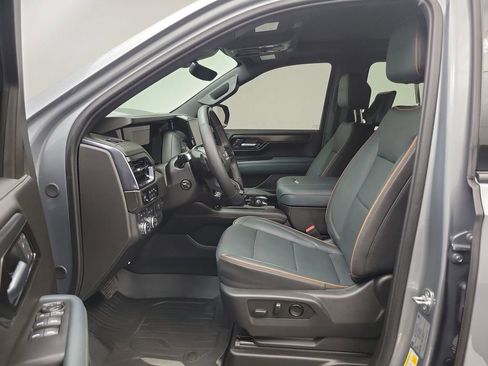 Used 2025 GMC Yukon XL AT4 w/ AT4 Premium Plus Package image 4