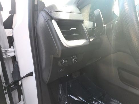 Used 2022 GMC Terrain SLE w/ Driver Convenience Package image 13