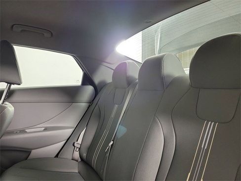 Used 2025 Hyundai Elantra Sport image 39