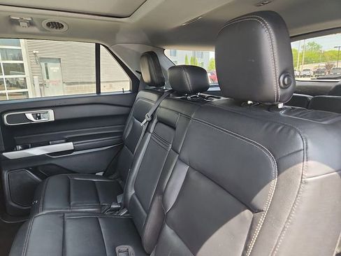 Used 2020 Ford Explorer XLT w/ Equipment Group 202A AWD/4WD image 26