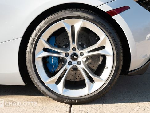 Used 2020 McLaren 720S Spider image 10