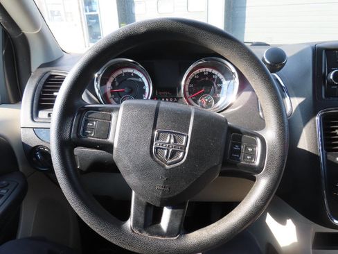 Used 2016 Dodge Grand Caravan SXT image 43
