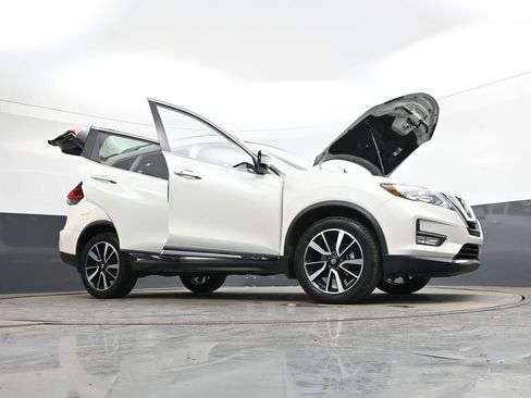 Used 2018 Nissan Rogue SL w/ Premium Package image 45