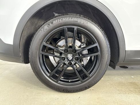 Certified 2023 Porsche Cayenne AWD/4WD image 16