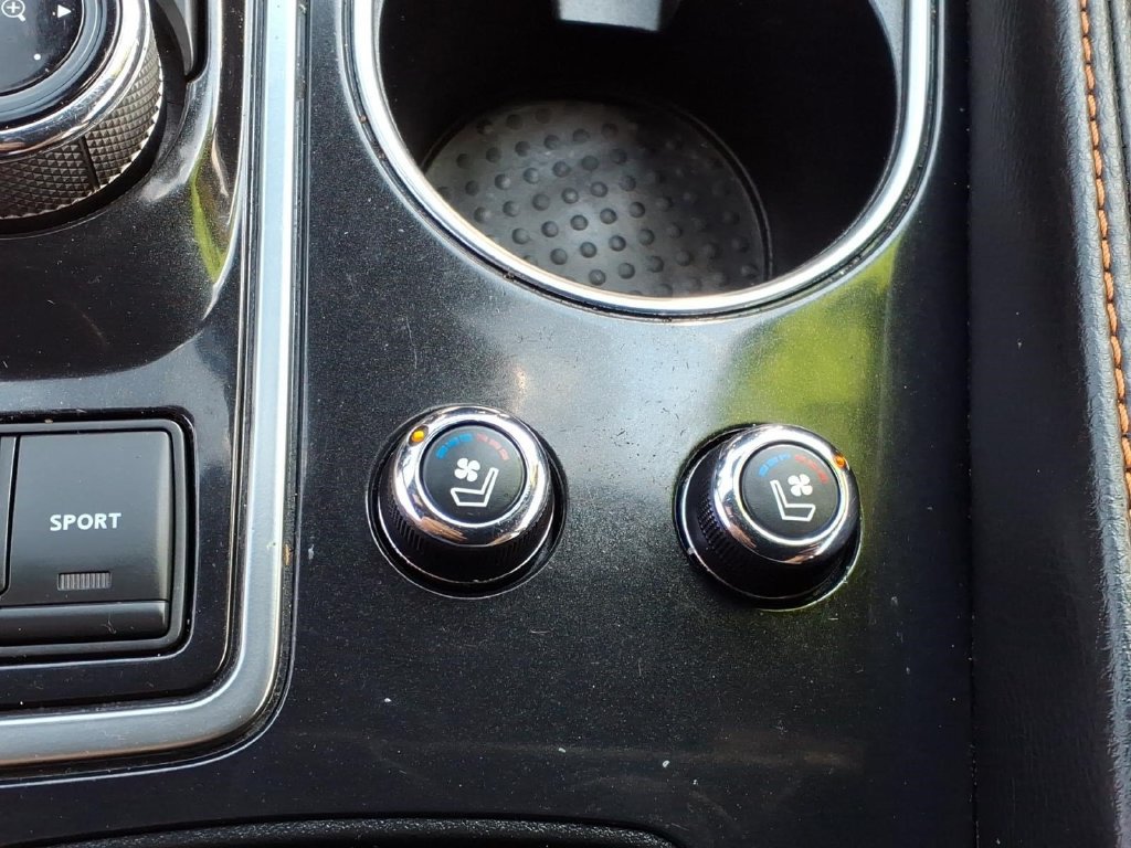 Used 2023 Nissan Maxima SR w/ Sport Mat Group FWD image 29