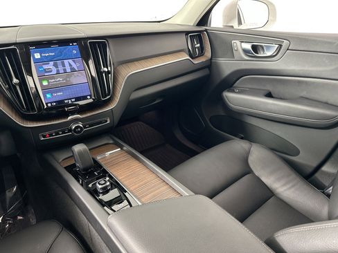 Used 2022 Volvo XC60 B5 Momentum w/ Protection Package Premier image 23