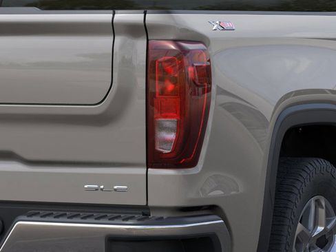 New 2026 GMC Sierra 1500 SLE image 11