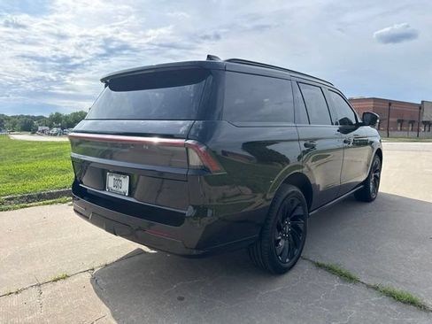 Used 2025 Lincoln Navigator Reserve w/ Jet Appearance Package AWD/4WD image 3