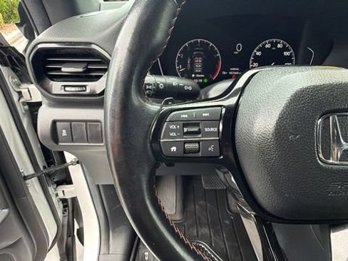 Used 2025 Honda Pilot Sport image 27