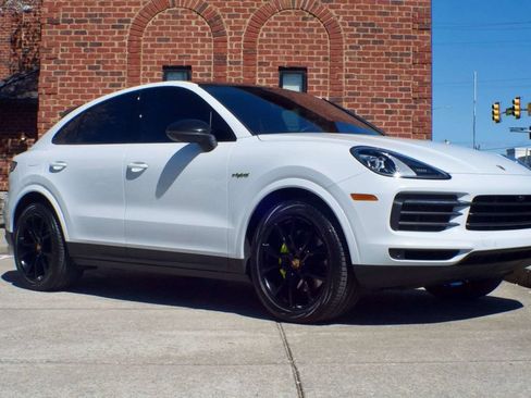 Used 2023 Porsche Cayenne Platinum Edition AWD/4WD image 3