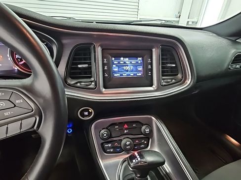 Used 2015 Dodge Challenger SXT image 13