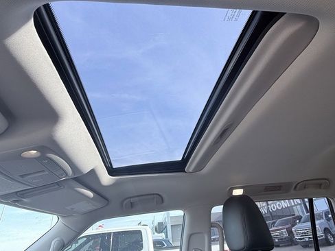 Used 2022 Nissan Armada SL image 7