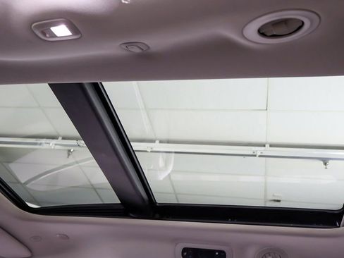 Used 2024 Chrysler Pacifica Limited FWD image 25