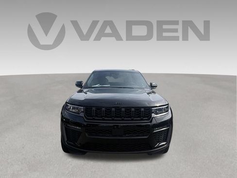 New 2026 Jeep Grand Cherokee L Limited w/ Limited Altitude Package AWD/4WD image 9