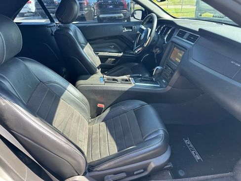 Used 2013 Ford Mustang GT Premium w/ Electronics Pkg RWD image 6