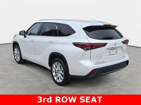 Used 2024 Toyota Highlander Limited image 7