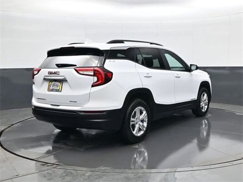 Used 2022 GMC Terrain SLE w/ Driver Convenience Package image 5