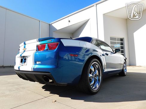 Used 2010 Chevrolet Camaro SS RWD image 24