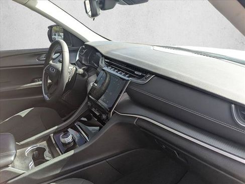 Used 2023 Jeep Grand Cherokee Laredo X RWD image 16