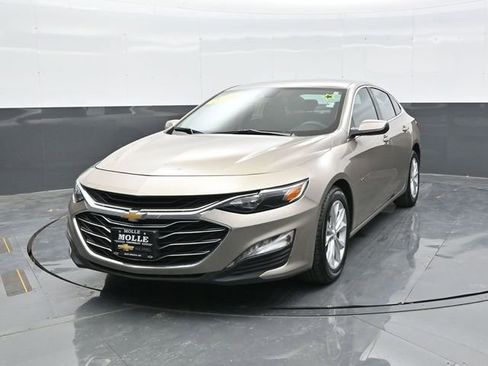 Used 2025 Chevrolet Malibu LT FWD image 2