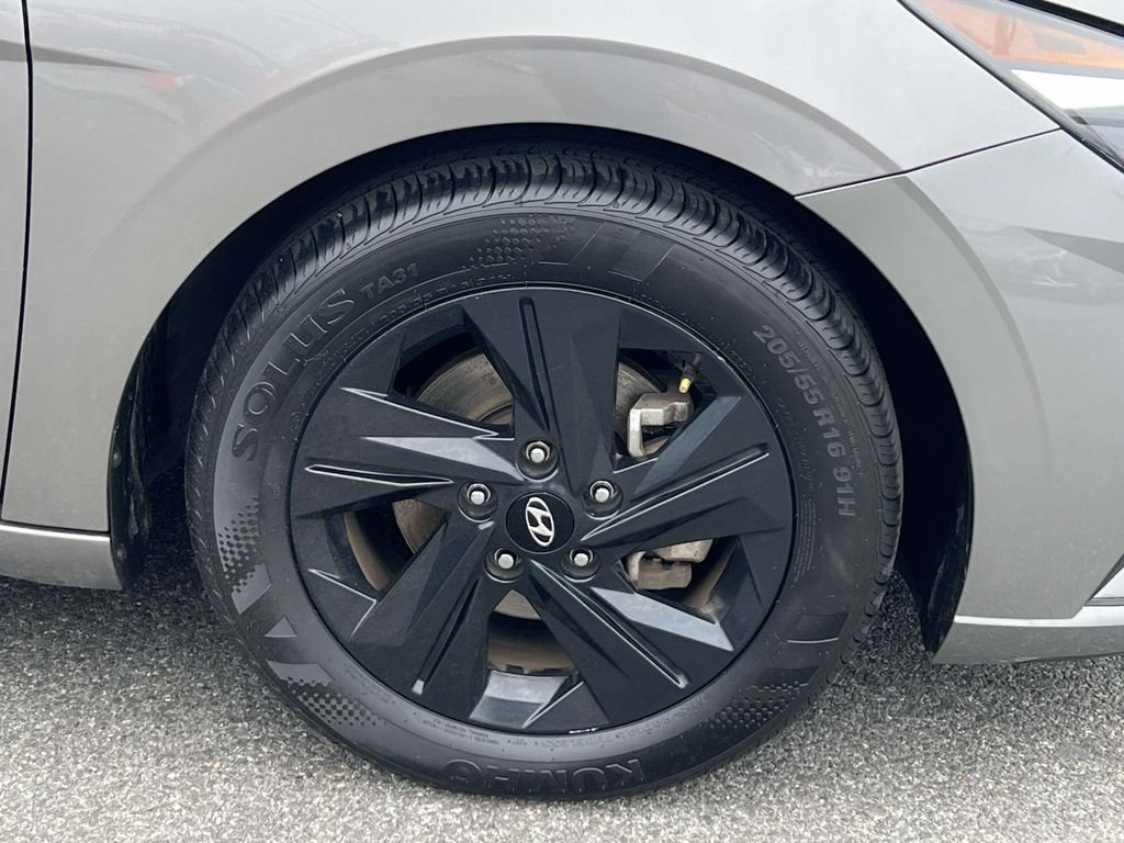 Used 2023 Hyundai Elantra SEL w/ Preferred Accessory Package FWD image 8