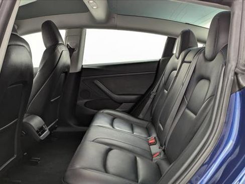 Used 2023 Tesla Model 3 Standard Range image 16