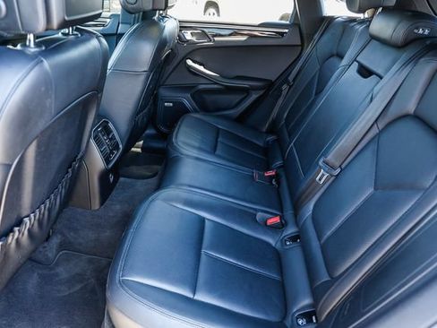 Used 2022 Porsche Macan AWD/4WD image 17