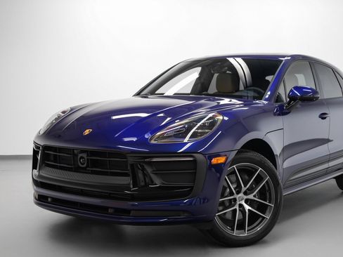 Certified 2026 Porsche Macan AWD/4WD image 7