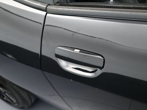 Used 2019 Dodge Challenger SXT image 38