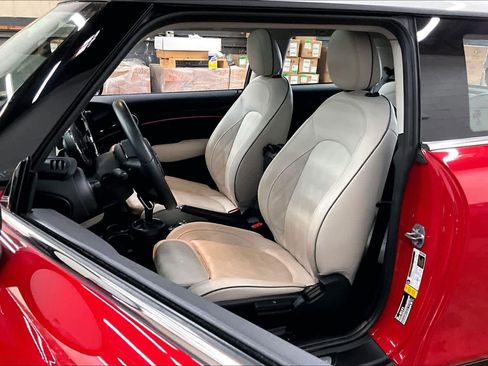 Used 2023 MINI Cooper 2-Door Hardtop w/ Signature Upholstery Package image 27