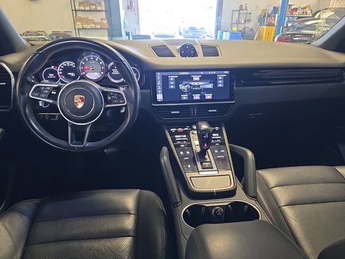 Used 2020 Porsche Cayenne AWD/4WD image 4