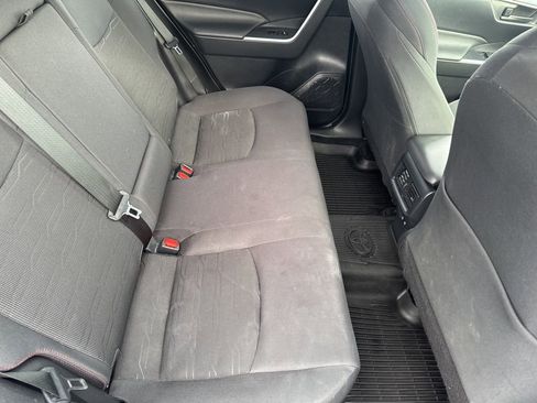 Used 2021 Toyota RAV4 SE w/ Weather & Moonroof Package image 17