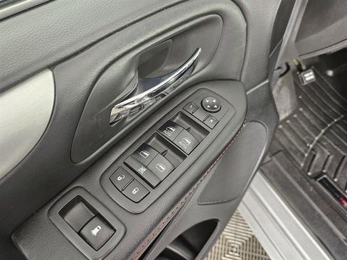 Used 2019 Dodge Grand Caravan GT image 42
