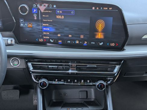 Used 2025 Chevrolet Traverse LT w/ Midnight/Sport Edition image 16